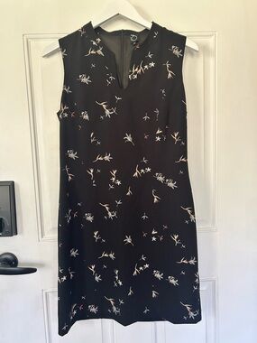 Q2 Black Floral Keyhole Shift Mini Dress